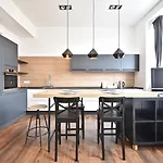 Modern Apartment With 2 Bedrooms Near Arena