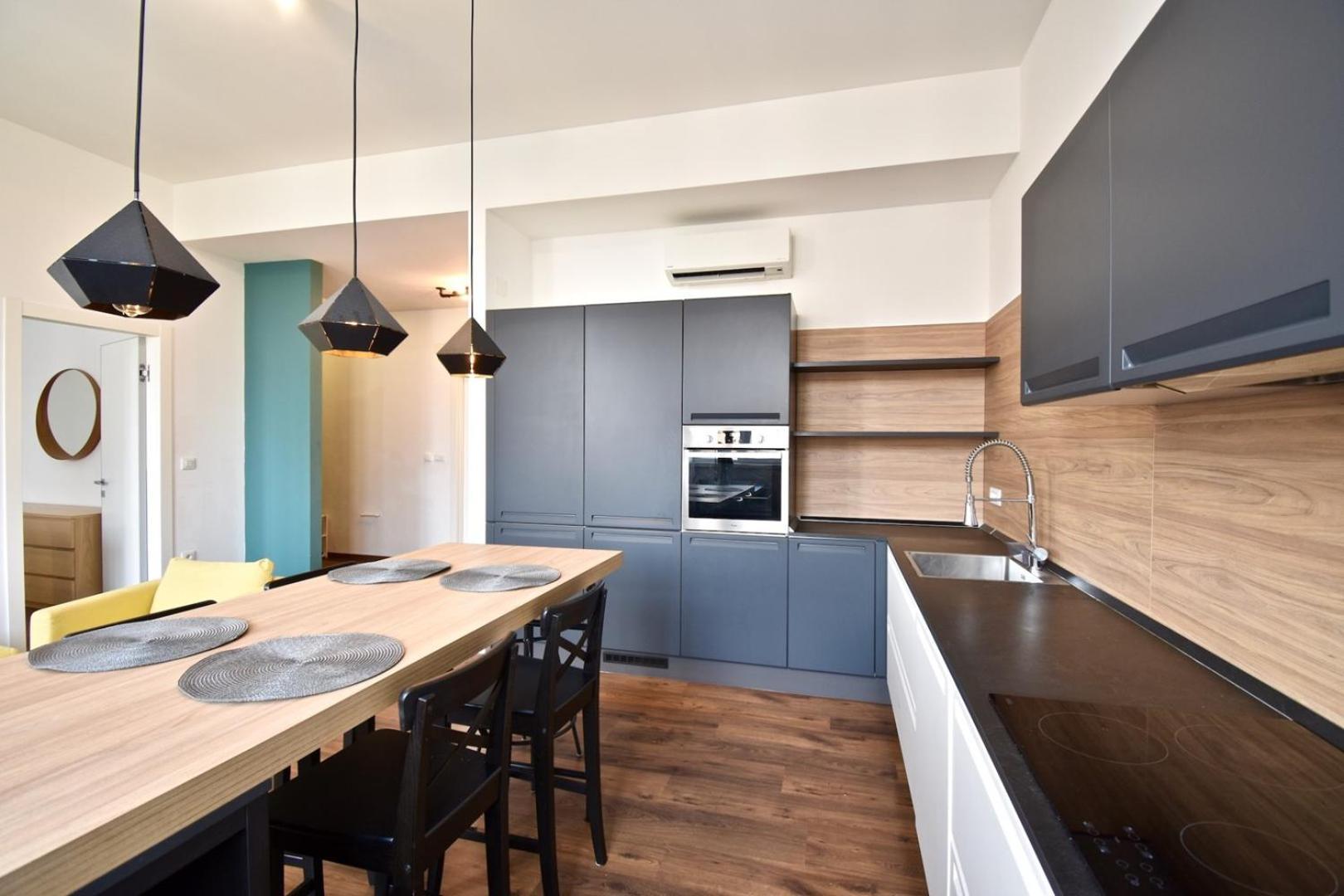 Modern With 2 Bedrooms Near Arena Apartman