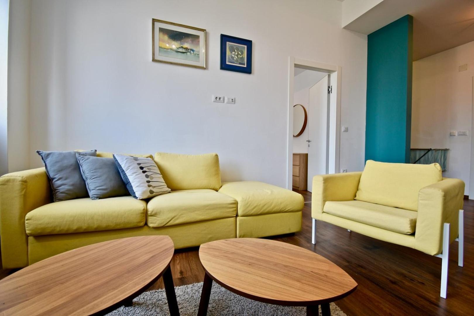 Modern With 2 Bedrooms Near Arena