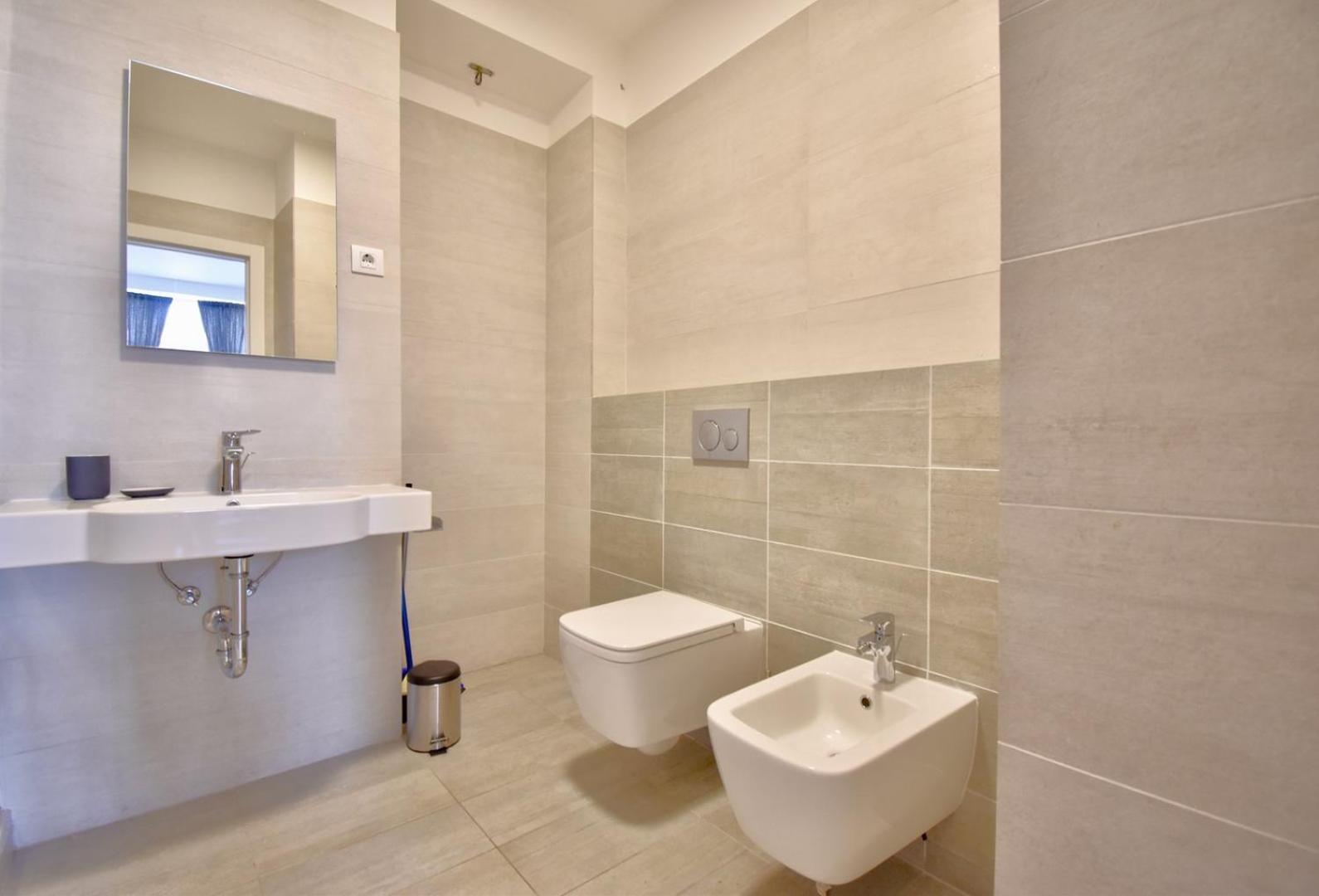 Apartman Modern With 2 Bedrooms Near Arena *